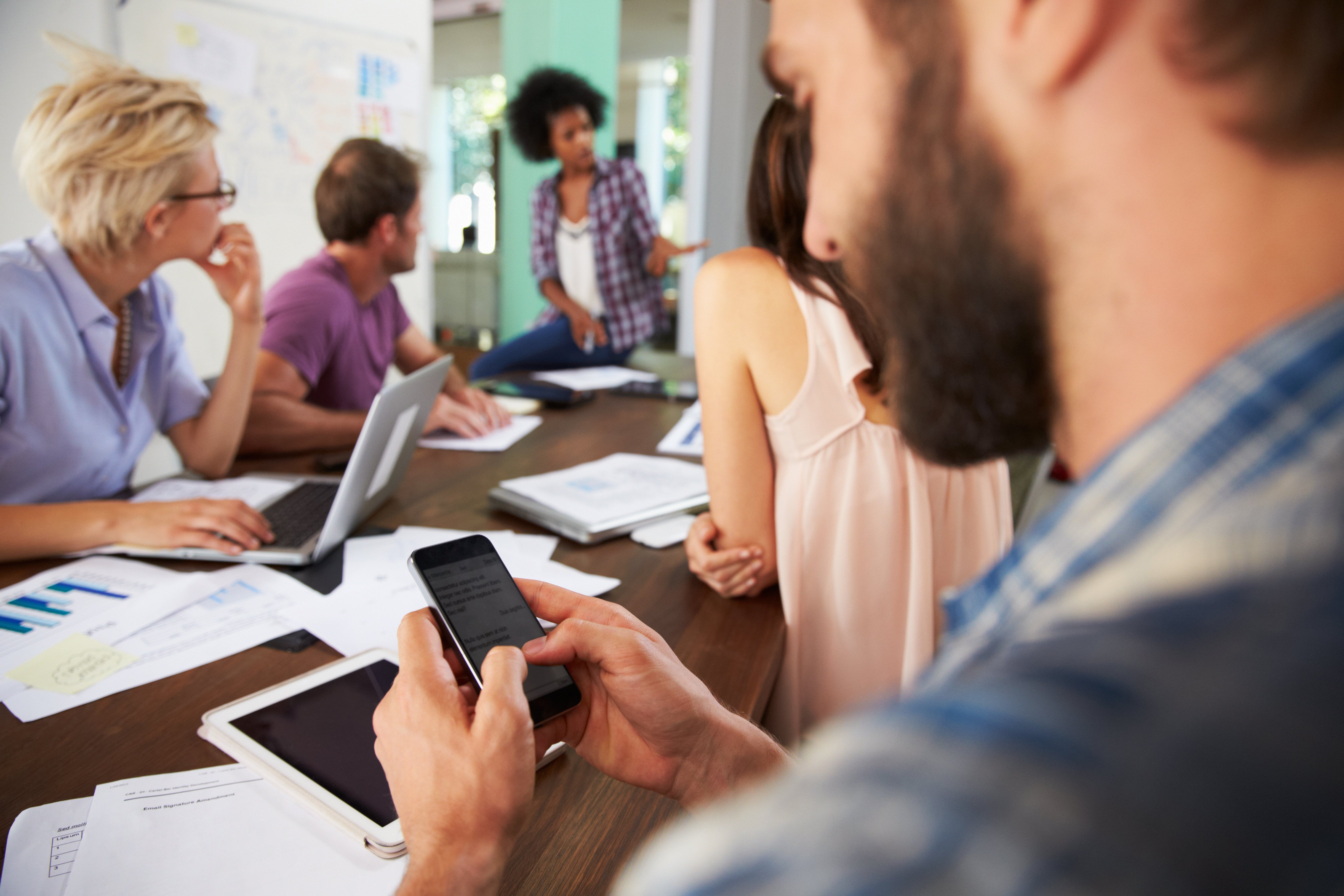 passive listening AdobeStock_88922686